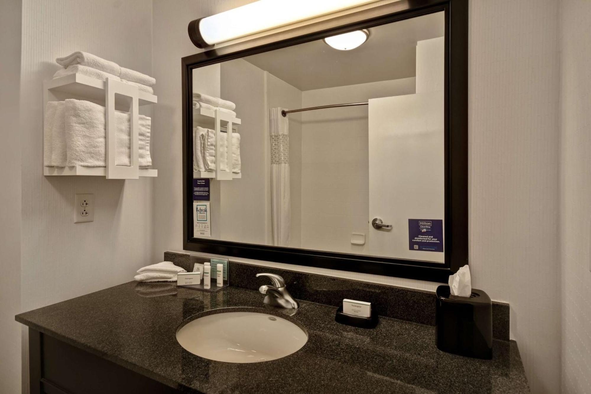 Hampton Inn & Suites Columbia South Fort Meade Area Exterior photo
